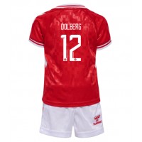 Maglia Calcio Danimarca Kasper Dolberg #12 Prima Divisa Bambino Europei 2024 Manica Corta (+ pantaloncini)